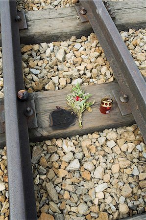 Tributes left to the dead at Auschwitz second concentration camp at Birkenau, UNESCO World Heritage Site, near Krakow (Cracow), Poland, Europe Foto de stock - Con derechos protegidos, Código: 841-02992785