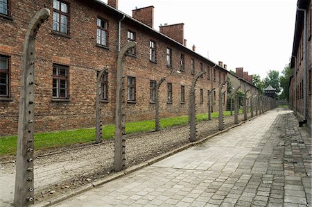 Camp de concentration d'Auschwitz, aujourd'hui, un mémorial et Musée, patrimoine mondial de l'UNESCO, Oswiecim près de Krakow (Cracovie), Pologne, Europe Photographie de stock - Rights-Managed, Code: 841-02992880