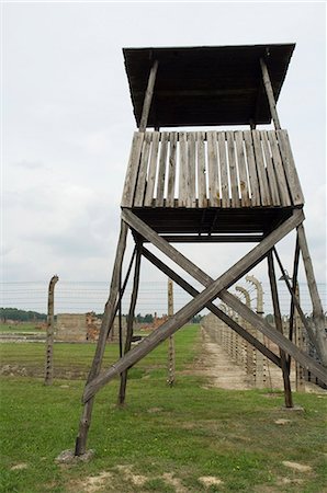 Deuxième camp de concentration Auschwitz Birkenau, patrimoine mondial UNESCO, près de Cracovie (Cracovie), Pologne, Europe Photographie de stock - Rights-Managed, Code: 841-02992898