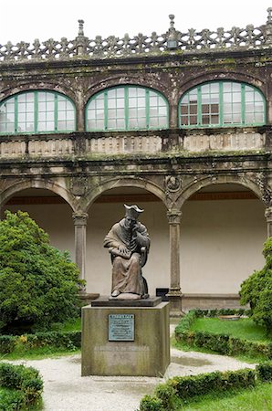 Statue of Alonso de Fonseca, College of Fonseca, Santiago de Compostela, Galicia, Spain, Europe Foto de stock - Con derechos protegidos, Código: 841-02993189