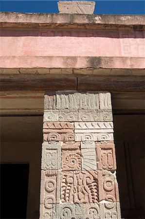 Colonnes représentant l'oiseau quetzal, Palais de la 150AD de papillon de Quetzal, Teotihuacan, à 600AD et plus tard utilisé par les Aztèques, patrimoine mondial UNESCO, au nord de Mexico, au Mexique, en Amérique du Nord Photographie de stock - Rights-Managed, Code: 841-02993308