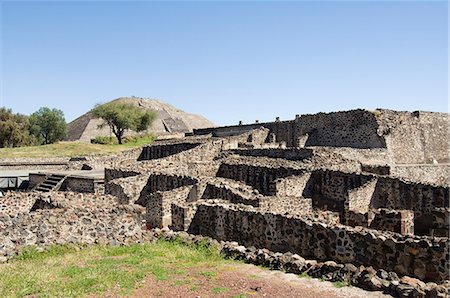 Ruines et pyramide de la lune au-delà, Teotihuacan, 150AD à 600AD et plus tard utilisé par les Aztèques, patrimoine mondial UNESCO, au nord de Mexico, au Mexique, en Amérique du Nord Photographie de stock - Rights-Managed, Code: 841-02993358