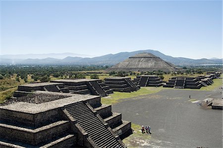 simsearch:841-02993362,k - Vue de la pyramide de la lune de l'Avenue des morts et la pyramide du soleil, au-delà de Teotihuacan, 150AD à 600AD et plus tard utilisé par les Aztèques, patrimoine mondial UNESCO, au nord de Mexico, au Mexique, en Amérique du Nord Photographie de stock - Rights-Managed, Code: 841-02993364