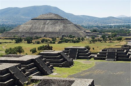 simsearch:841-02993407,k - View from Pyramid of the Moon of the Avenue of the Dead and the Pyramid of the Sun beyond, Teotihuacan, 150AD to 600AD and later used by the Aztecs, UNESCO World Heritage Site, north of Mexico City, Mexico, North America Fotografie stock - Rights-Managed, Codice: 841-02993367