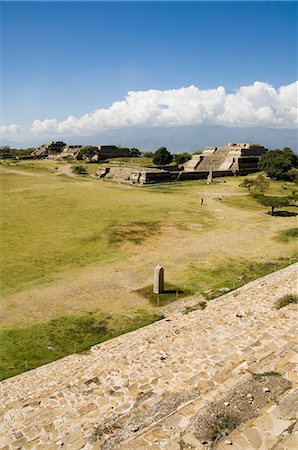 À la recherche au sud-ouest à travers l'ancienne zapotèque ville de Monte Albán, patrimoine mondial UNESCO, près de la ville de Oaxaca, Oaxaca, au Mexique, en Amérique du Nord Photographie de stock - Rights-Managed, Code: 841-02993421