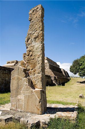 Stela with fragment of calendar, possibly part of a sundial, the ancient Zapotec city of Monte Alban, UNESCO World Heritage Site, near Oaxaca City, Oaxaca, Mexico, North America Fotografie stock - Rights-Managed, Codice: 841-02993439