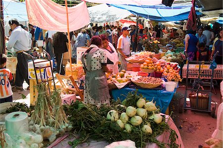 simsearch:841-02705950,k - Market day at Zaachila, Oaxaca, Mexico, North America Stock Photo - Rights-Managed, Code: 841-02993465