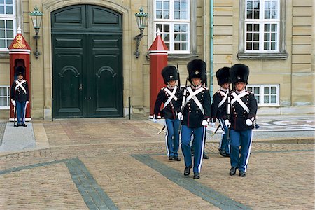 Changing the guard at the Royal Palace, Copenhagen, Denmark, Scandinavia, Europe Foto de stock - Con derechos protegidos, Código: 841-02993549