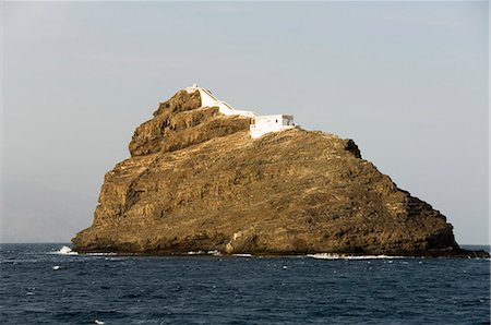 Lighthouse on rock in harbour at Mindelo, Sao Vicente, Cape Verde Islands, Africa Foto de stock - Con derechos protegidos, Código: 841-02993675