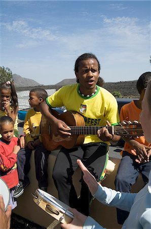 fogo island - Événement musical dans une école locale dans la caldeira volcanique, Fogo (feu), îles du Cap-vert, Afrique Photographie de stock - Rights-Managed, Code: 841-02993752