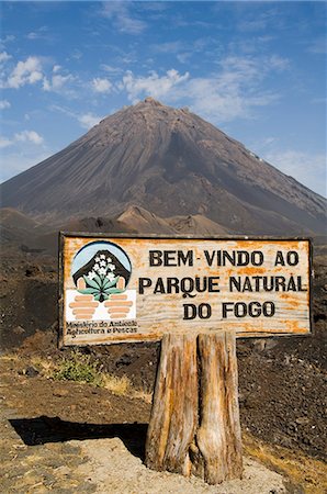 fogo island - Le volcan de Pico de Fogo en arrière-plan, Fogo (feu), îles du Cap-vert, Afrique Photographie de stock - Rights-Managed, Code: 841-02993769