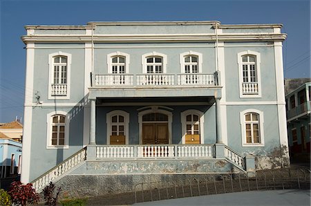 fogo island - Style colonial ancien bâtiment Sao Filipe, Fogo (feu), îles du Cap-vert, Afrique Photographie de stock - Rights-Managed, Code: 841-02993781