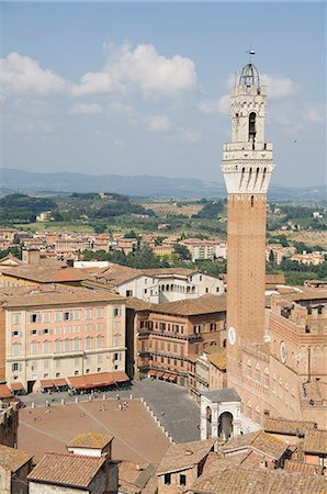 simsearch:841-03027922,k - View of the Piazza del Campo and the Palazzo Pubblico with its amazing bell tower, Siena, UNESCO World Heritage Site, Tuscany, Italy, Europe Stock Photo - Rights-Managed, Code: 841-03027887