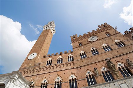 simsearch:841-03027922,k - View of the Piazza del Campo and the Palazzo Pubblico with its amazing bell tower, Siena, UNESCO World Heritage Site, Tuscany, Italy, Europe Stock Photo - Rights-Managed, Code: 841-03027928