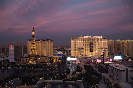 flamingos - Paris Hotel and others on the Strip (Las Vegas Boulevard) near Flamingo, Las Vegas, Nevada, United States of America, North America Foto de stock - Con derechos protegidos, Código: 841-03028066