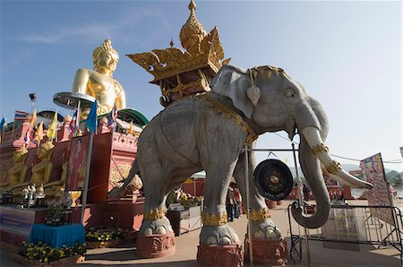 Huge golden Buddha on the banks of the Mekong River at Sop Ruak, Thailand, Southeast Asia, Asia Stock Photo - Rights-Managed, Code: 841-03028311