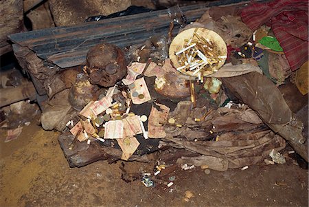 simsearch:841-02824776,k - Cave tomb at Londa, Toraja area, Sulawesi, Indonesia, Southeast Asia, Asia Stock Photo - Rights-Managed, Code: 841-03028335