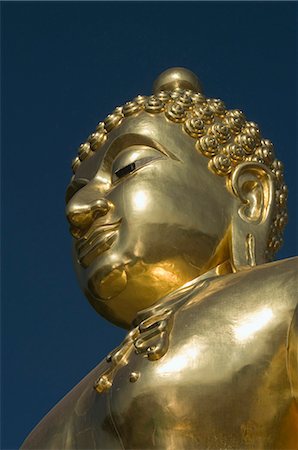 simsearch:841-03489867,k - Huge golden Buddha on the banks of the Mekong River at Sop Ruak, Thailand, Southeast Asia, Asia Stock Photo - Rights-Managed, Code: 841-03028375