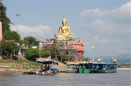 Huge Golden Buddha at Sop Ruak, Golden Triangle, Thailand, Southeast Asia, Asia Foto de stock - Direito Controlado, Número: 841-03028508