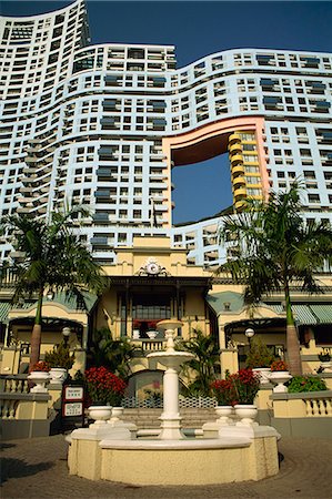 simsearch:841-02919927,k - Exterior of the Repulse Bay luxury apartments noted for their unusual architecture in Hong Kong, China, Asia Foto de stock - Con derechos protegidos, Código: 841-03028596
