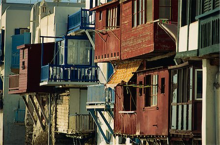 Gros plan d'extérieurs des balcons en bois peintes dans la petite Venise dans le quartier de Alefkandra de la vieille ville de Mykonos town, Iles Cyclades, îles grecques, Grèce, Europe Photographie de stock - Rights-Managed, Code: 841-03028620