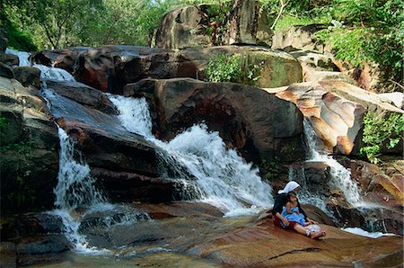 penang - The waterfalls and rocks at Aboretum Forest Recreation Park in Penang, Malaysia, Southeast Asia, Asia Foto de stock - Direito Controlado, Número: 841-03028638