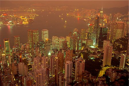 simsearch:841-02717306,k - Vue aérienne du port de Hong Kong à la nuit tombante, Chine Photographie de stock - Rights-Managed, Code: 841-03028693