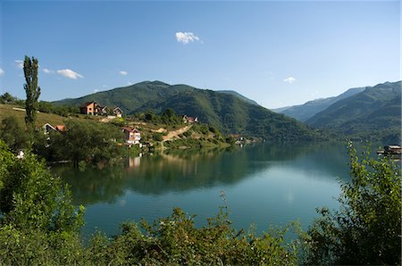 Vue sur lac et montagnes, près de Konjic, Bosnie, Bosnie-Herzégovine, Europe Photographie de stock - Rights-Managed, Code: 841-03028875