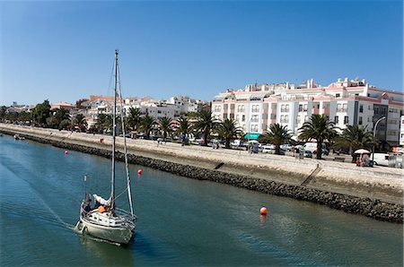 A sailing cruiser leaves the port of Lagos, Algarve, Portugal, Europe Fotografie stock - Rights-Managed, Codice: 841-03028929