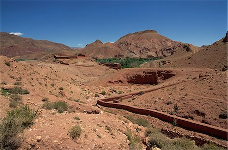 dades valley - Ferme dans un paysage aride de la vallée du Dadès, au Maroc, en Afrique du Nord, l'Afrique Photographie de stock - Rights-Managed, Code: 841-03029277