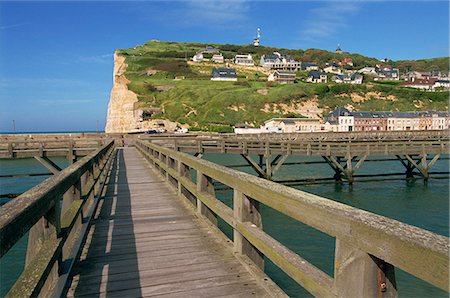 Pier and cliff, Fecamp, Cote d'Albatre, Haute Normandie, France, Europe Foto de stock - Con derechos protegidos, Código: 841-03029407