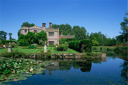 simsearch:841-07673370,k - Moat and house, Mannington Hall, Norfolk, England, United Kingdom, Europe Stock Photo - Rights-Managed, Code: 841-03029606