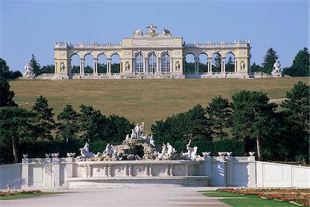 schloss schonbrunn - Gloriette et Neptune fountain, jardins de Schönbrunn, patrimoine mondial de l'UNESCO, Vienne, Autriche, Europe Photographie de stock - Rights-Managed, Code: 841-03029620