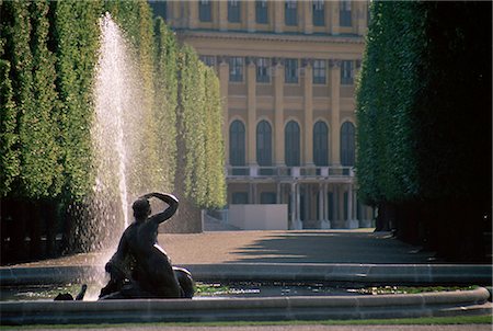 schloss schonbrunn - Façade de fontaine et de palais, jardins de Schönbrunn, patrimoine mondial de l'UNESCO, Vienne, Autriche, Europe Photographie de stock - Rights-Managed, Code: 841-03029622