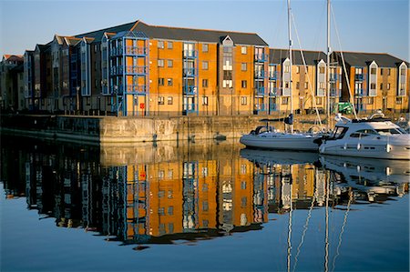 swansea - Appartements et réflexion dans l'eau, Marina de Swansea, Swansea, pays de Galles, Royaume-Uni, Europe Photographie de stock - Rights-Managed, Code: 841-03029696