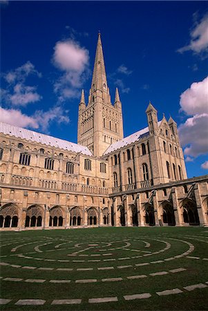 enclosed walkway - Labyrinthe dans le cloître, cathédrale de Norwich, Norwich, Norfolk, Angleterre, Royaume-Uni, Europe Photographie de stock - Rights-Managed, Code: 841-03029742