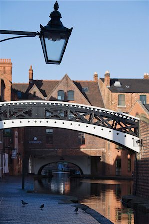 simsearch:841-03066873,k - Iron bridge over canal, Gas Basin, Birmingham, England, United Kingdom, Europe Stock Photo - Rights-Managed, Code: 841-03029820