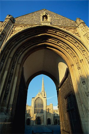 Cathedral through archway, Norwich, Norfolk, England, United Kingdom, Europe Foto de stock - Con derechos protegidos, Código: 841-03029860