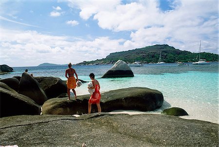 praslin island - Tourists on rocks, Coco island, Praslin, Seychelles, Indian Ocean, Africa Foto de stock - Direito Controlado, Número: 841-03034085