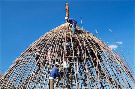 ethiopian house - Construction d'une maison circulaire, Gourague pays, province de Shoa, Ethiopie, Afrique Photographie de stock - Rights-Managed, Code: 841-03034236