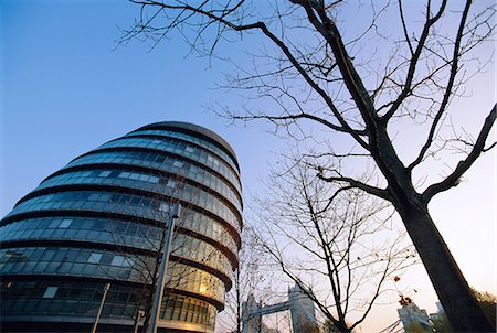 simsearch:841-02915147,k - Hôtel de ville avec Tower Bridge derrière, Londres, Royaume-Uni, Europe Photographie de stock - Rights-Managed, Code: 841-03034605