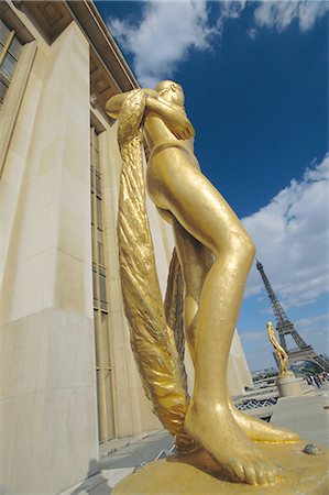 simsearch:841-03034849,k - Statues at Trocadero and Eiffel Tower,Paris,France,Europe Foto de stock - Direito Controlado, Número: 841-03034670