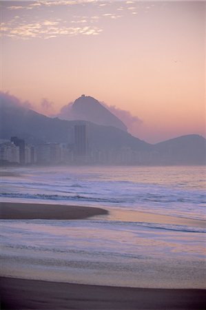 simsearch:841-02719566,k - La plage de Copacabana, Rio de Janeiro, au Brésil, en Amérique du Sud Photographie de stock - Rights-Managed, Code: 841-03034732