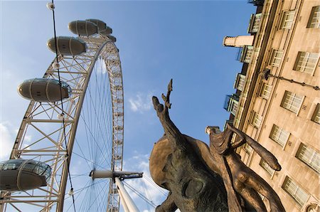 simsearch:841-03035039,k - Sculpture de temps Dali, County Hall et du London Eye, Londres, Royaume-Uni, Europe Photographie de stock - Rights-Managed, Code: 841-03035058