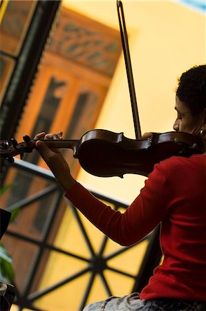 simsearch:841-02914831,k - Violin player,Havana,Cuba,West Indies,Central America Foto de stock - Direito Controlado, Número: 841-03035291