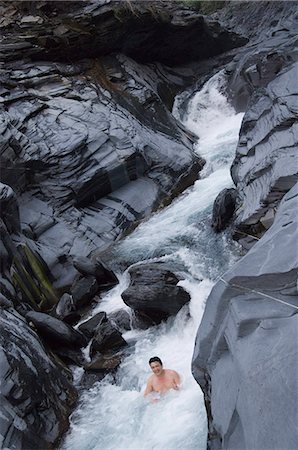 Homme bénéficiant d'eau chaude naturelle de Tona hotspring bain resort, Benoit, Kaohsiung County, Taiwan, Asie Photographie de stock - Rights-Managed, Code: 841-03035815