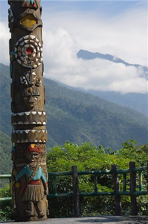 Totem pole,valley scenery,Taiwan Aboriginal Culture Park,Pingtung County,Taiwan,Asia Foto de stock - Con derechos protegidos, Código: 841-03035843