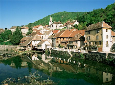 simsearch:841-02915083,k - Dorf von Lods auf dem Fluss Doubs Franche-Comte, Frankreich, Europa Stockbilder - Lizenzpflichtiges, Bildnummer: 841-03030101