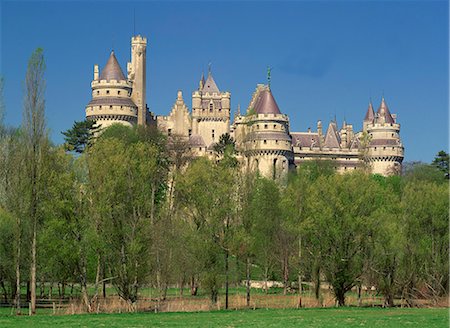 picardie - Extérieur du château de Pierrefonds, dans l'Aisne, Picardie (Picardie), France, Europe Photographie de stock - Rights-Managed, Code: 841-03030112