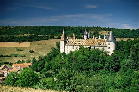 simsearch:841-02915117,k - Chateau of La Rochepot, with gilded roof, near Beaune, Cote d'Or, Burgundy, France, Euruope Foto de stock - Direito Controlado, Número: 841-03030440